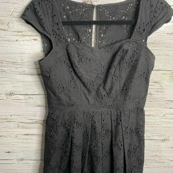 Black label Saks fifth ave eyelet black midi dress size 4 black - Picture 3 of 10